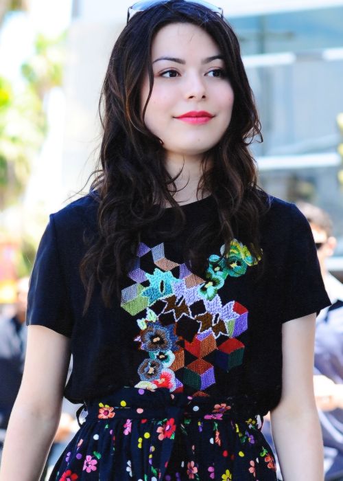 amy holbrow add Miranda Cosgrove Porm photo