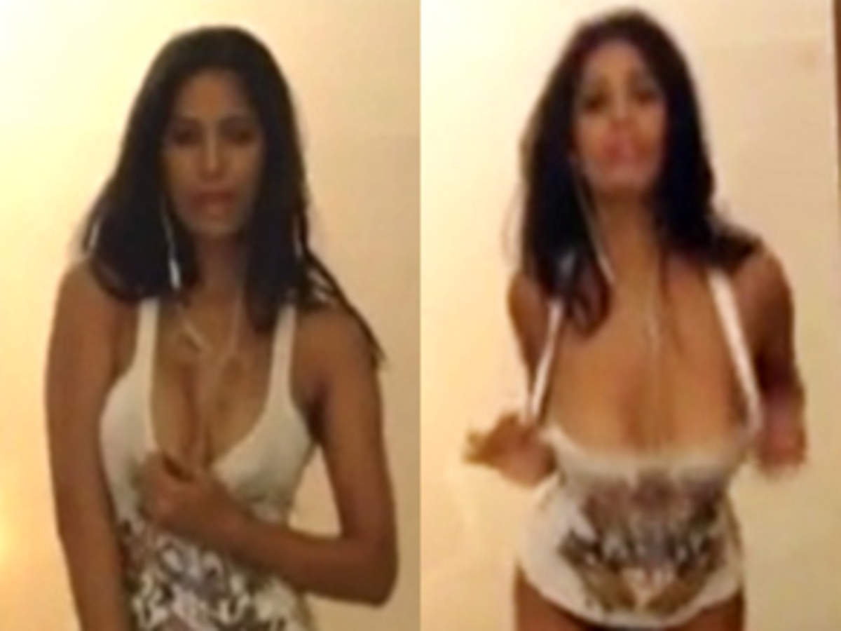 betty mcdonnell add Leaked Video Of Poonam Pandey photo