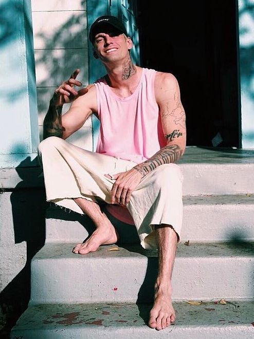 bill hurter add Aaron Carter Barefoot photo