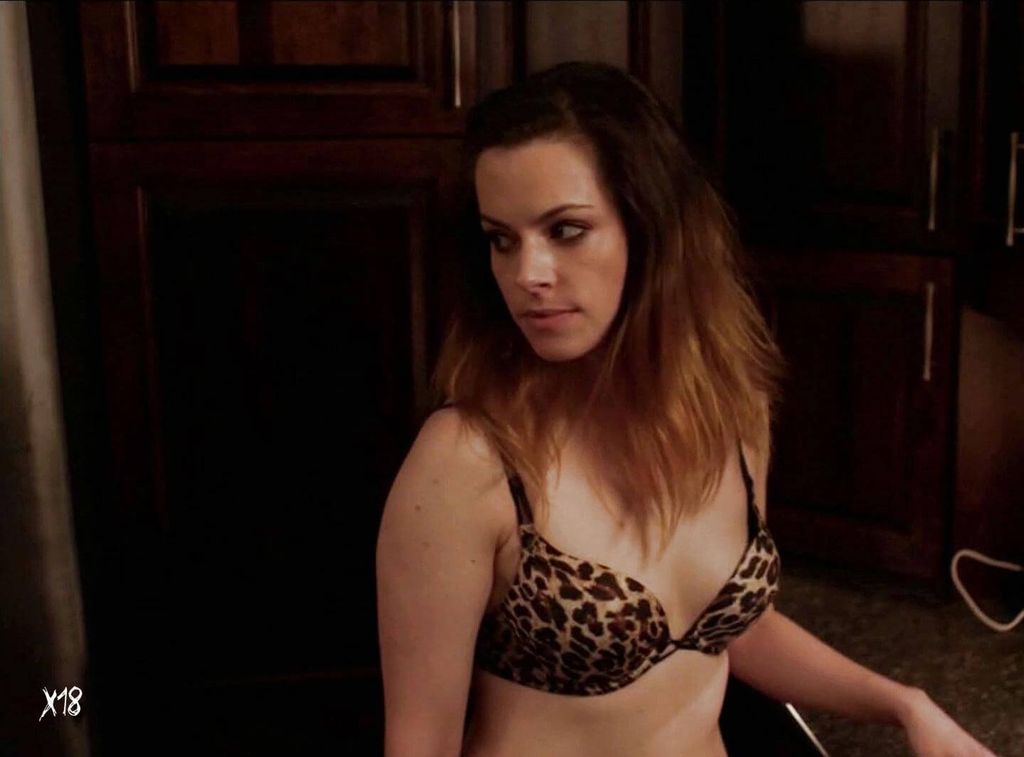 bella victoria add Emily Hampshire Naked photo