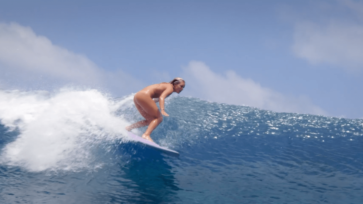 Female Nude Surfing 8245