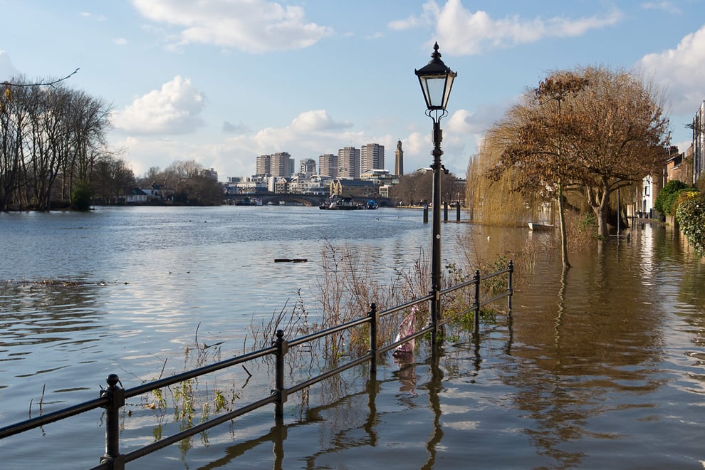 aaron grenz add London River Naughty America photo