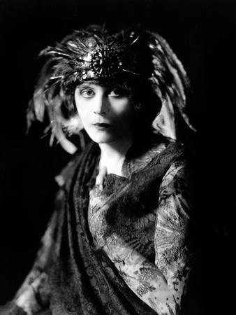 dalia ayoubi add Theda Bara Nude photo